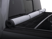 Load image into Gallery viewer, Lund 00-04 Dodge Dakota (5ft. Bed) Genesis Snap Tonneau Cover - Black